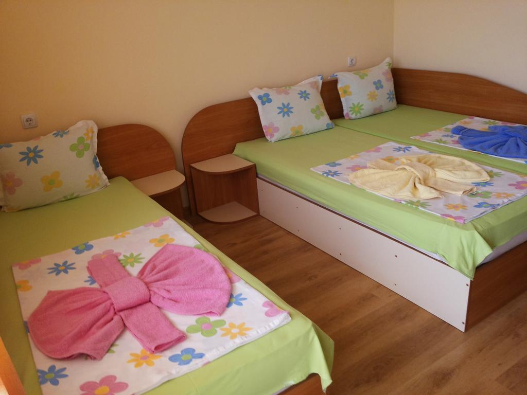 Ivanovi Guest House Primorsko Zimmer foto