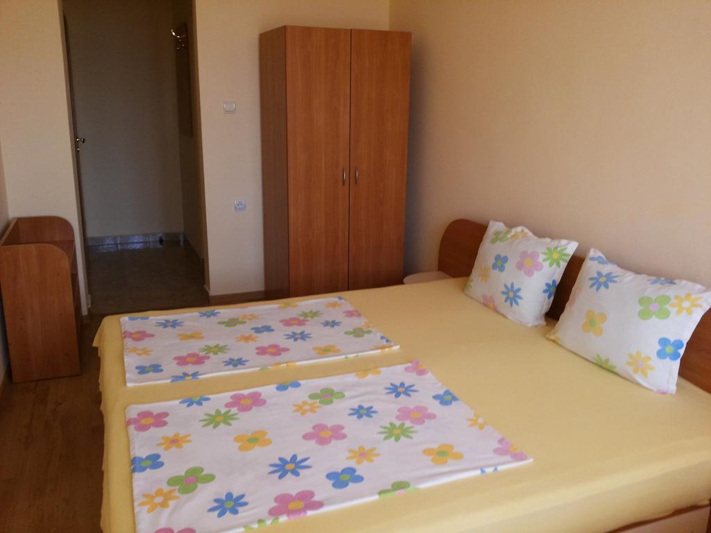 Ivanovi Guest House Primorsko Zimmer foto