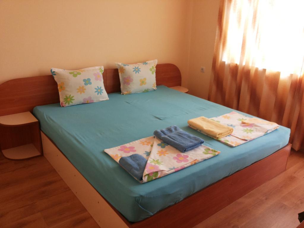 Ivanovi Guest House Primorsko Zimmer foto